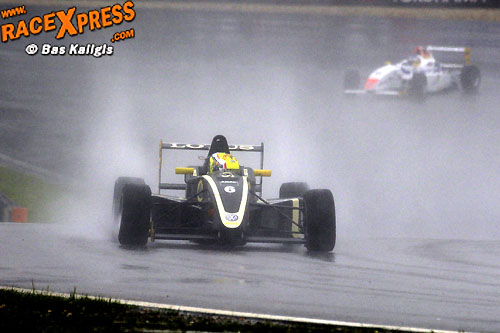 Sterk optreden Indy Dontje op de kletsnatte Nürburgring